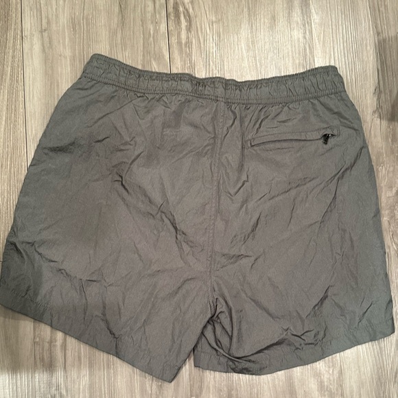 Onia Straight-Leg Mid-Length Crinkled Swim Shorts - Picture 10 of 10